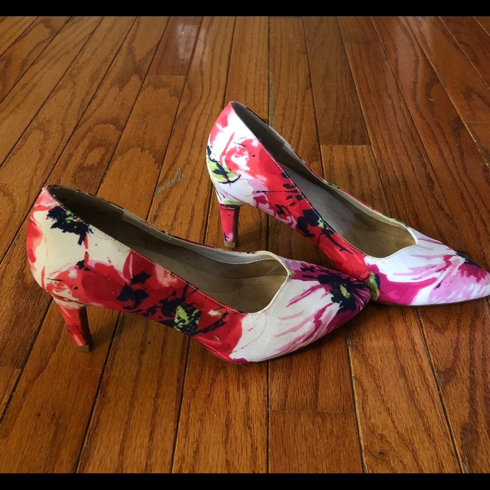 Floral pumps, so cute!